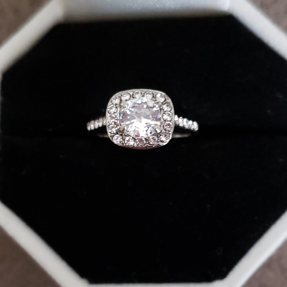 Big Cubic Zirconia Ring Fashion Wedding Jewelry - Picture 3 of 7